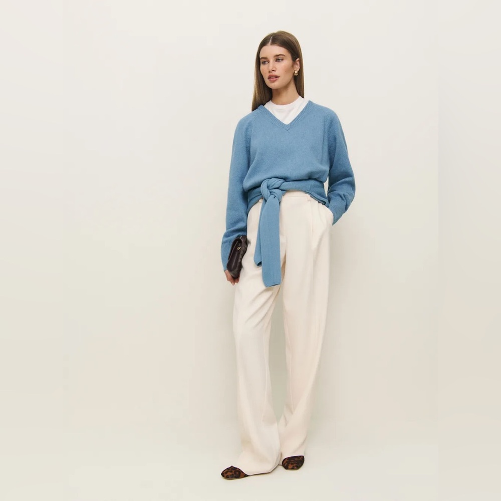 NWT Reformation Saylor Cashmere V-Neck Sweater in Blue. Size S